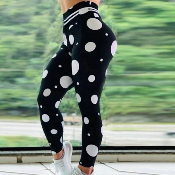 🌺 NWT Polka Dot Rouched Back Leggings - Picture 2 of 3